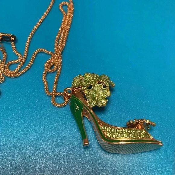 BETSEY JOHNSON Stiletto Shoe Necklace, NWT. - Picture 4 of 4